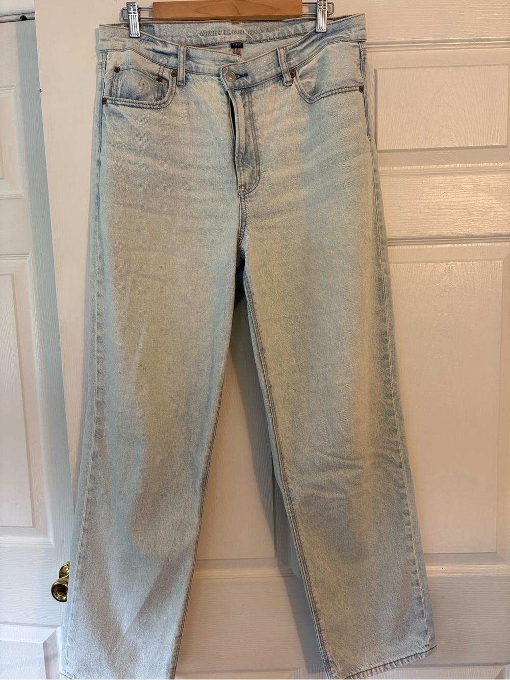 American Eagle Outfitters Light Blue Straight Leg Jeans v-front cross jeans